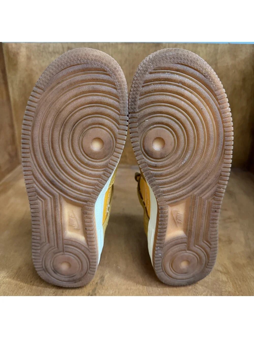 Nike Air Force 1 Low Shoes Womens Size 6 University Gold Suede Gum DA8302-700